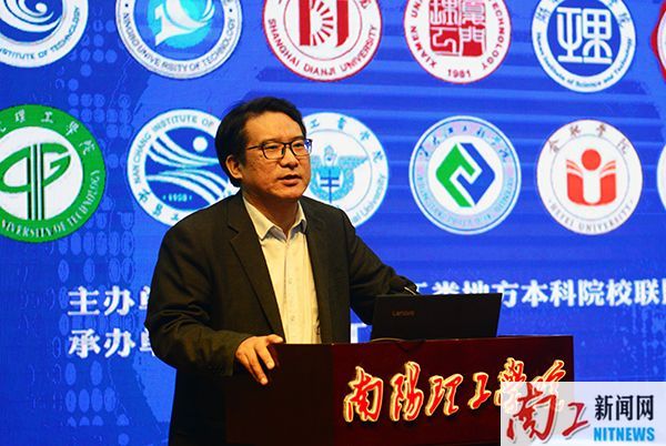 2017-10-27_214659_945630.jpg 163银河网站登录政治理论教研部部长葛晨光.jpg