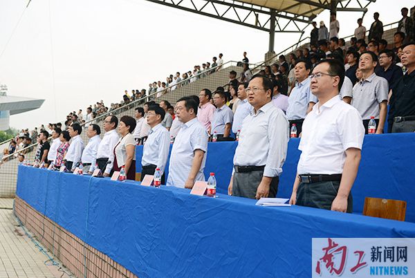 2017-09-22_193350_404865.jpg 2017.09.222017级新生军训汇演暨开学典礼(李杰 展振峰 魏海龙 叶磊 陈敏慧 李帅) (7).jpg