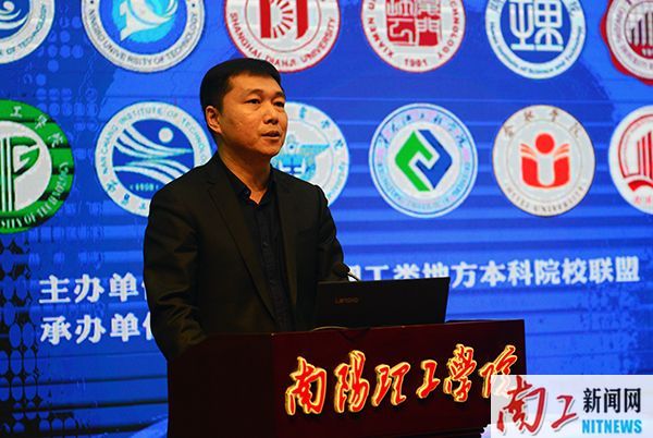 2017-10-27_214616_191655.jpg 黑龙江工程学院政治理论教研部主任王大春.jpg
