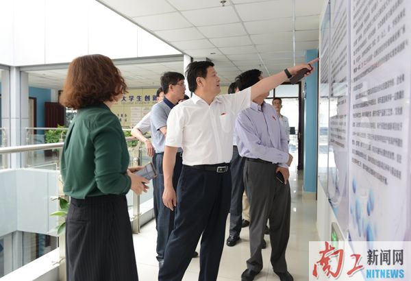 2017-05-26_203609_327102.jpg 2017.05.25163银河网站登录 湖北文理学院交流座谈会(展振峰 陈静) (78)_副本.jpg